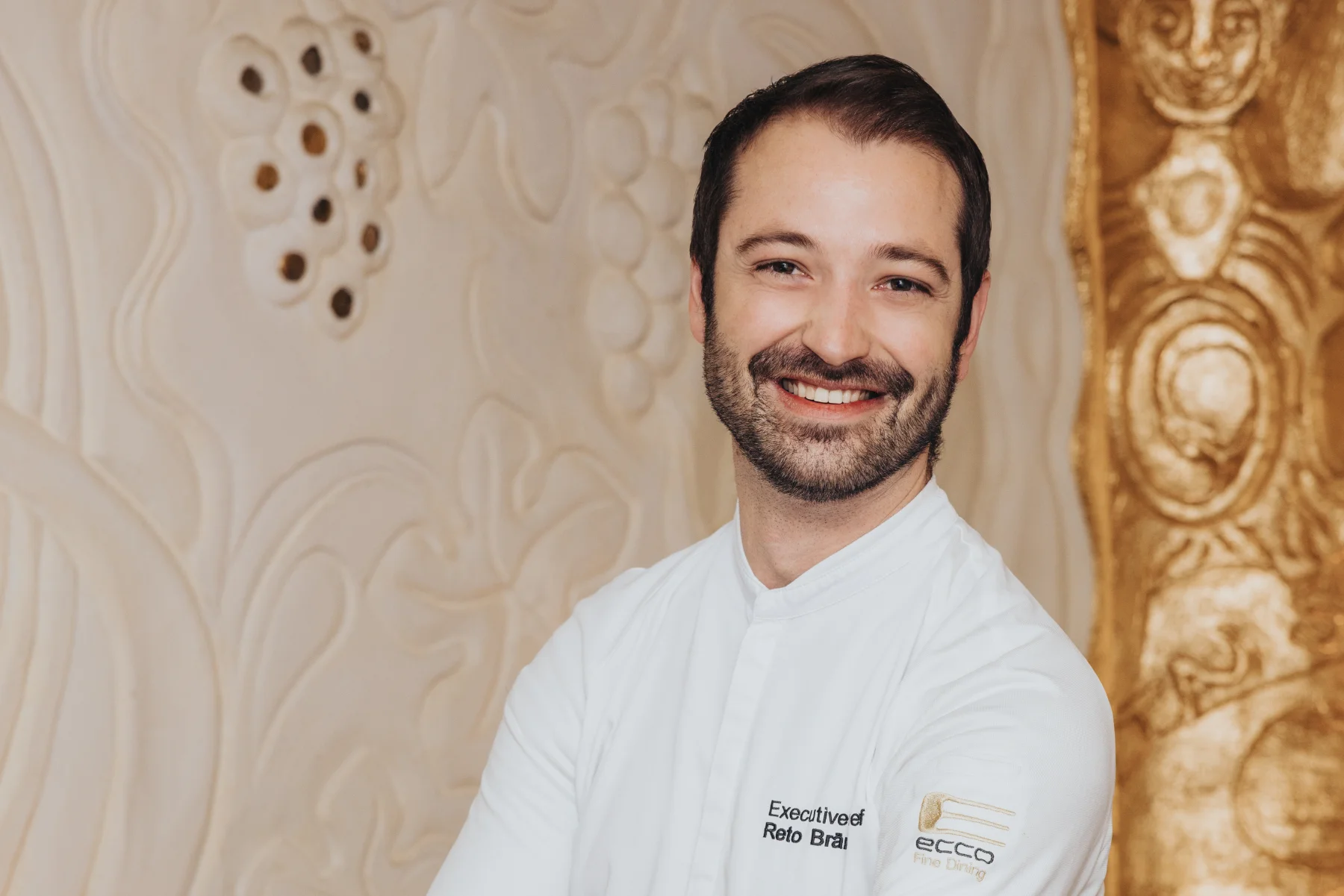 Executive Chef Reto Brändli im Kochkittel im ECCO Ascona